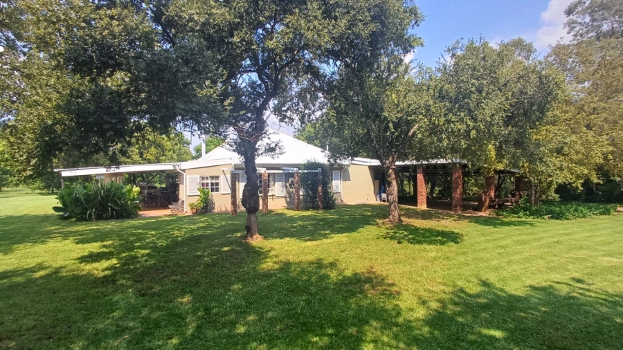 Commercial Property for Sale in Remhoogte AH North West